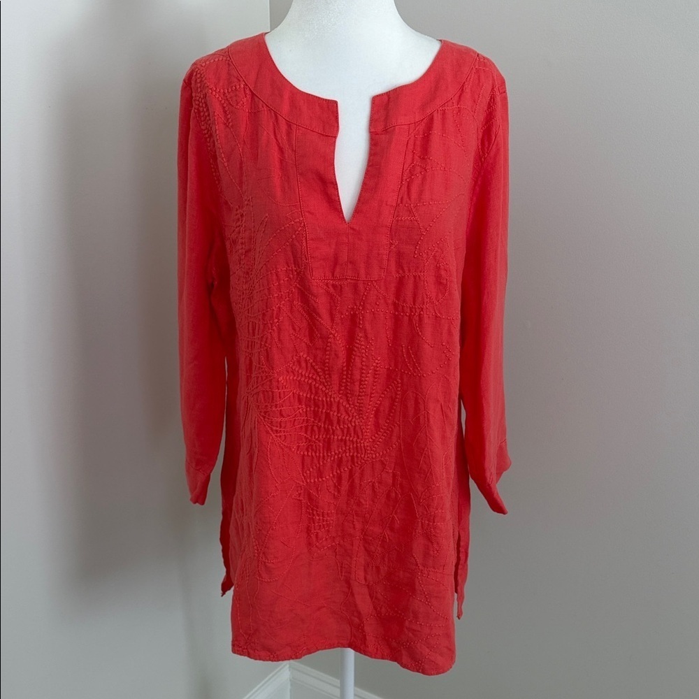 TOMMY BAHAMA Red V-Neck Top size Medium - Picture 2 of 10